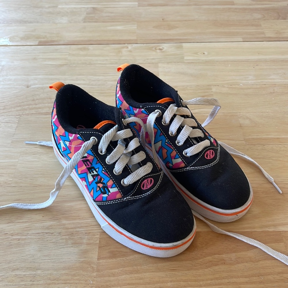 Heelys girls skate shoes